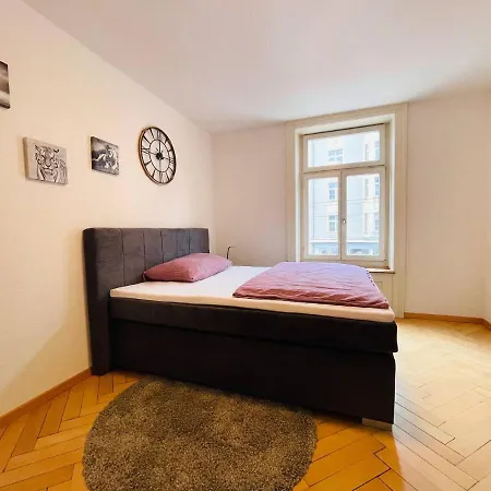 Beautiful, Bright, Large With Balcony Smarttv Apartment